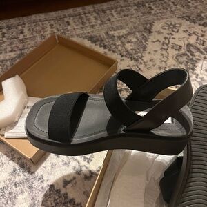 Steve Madden Black Sandals Modern Comfort